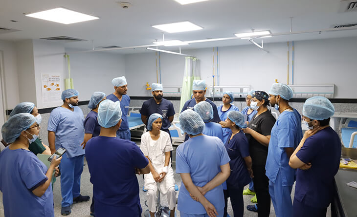 Hair Transplant Surgeon in Delhi - Dr Lokesh Handa - Med Esthetiks -02